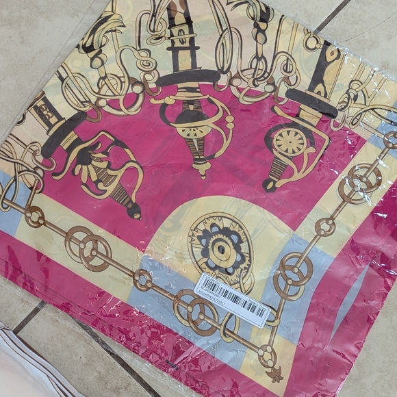 Elegant Multicolor Chain Print Scarves - Picture 6 of 10